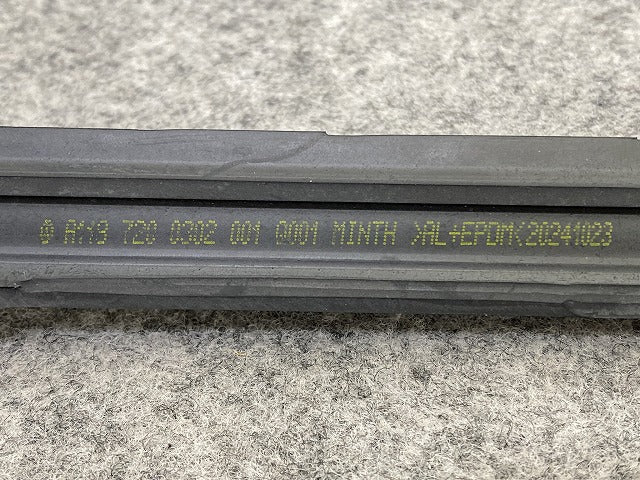 新品!CLAクラス C118 純正 左 フロント ドア ベルトモールアウター LH A118 720 0302 1187200302 メッキ メルセデスベンツ(150958)