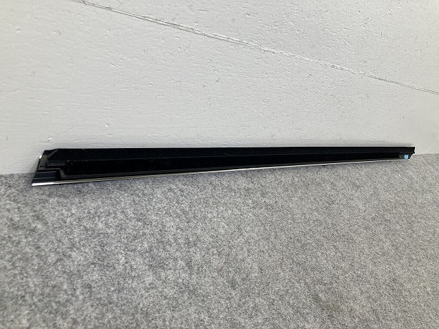 新品!CLAクラス C117 純正 右 フロント ドア ベルトモールアウター RH A 117 725 02 82 1177250282 メッキ メルセデスベンツ(150960)