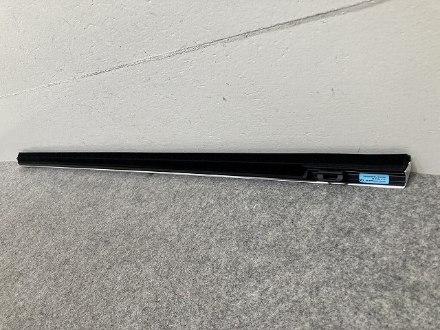 新品!CLAクラス C117 純正 右 フロント ドア ベルトモールアウター RH A 117 725 02 82 1177250282 メッキ メルセデスベンツ(150960)