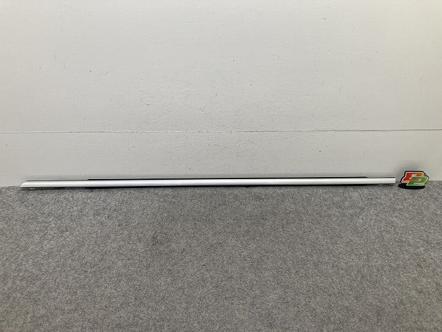 新品!XC60 UB系 純正 左 フロント ドア ベルトモールアウター LH 32205527 シルバー ボルボ(150961)