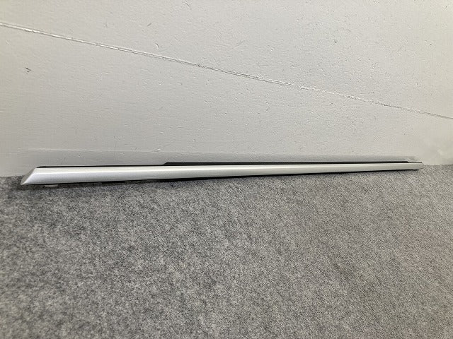 新品!XC60 UB系 純正 左 フロント ドア ベルトモールアウター LH 32205527 シルバー ボルボ(150961)