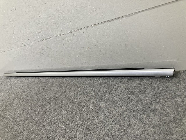 新品!XC60 UB系 純正 左 フロント ドア ベルトモールアウター LH 32205527 シルバー ボルボ(150961)