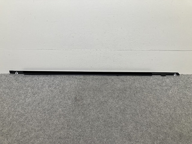 新品!XC60 UB系 純正 左 フロント ドア ベルトモールアウター LH 32205527 シルバー ボルボ(150961)