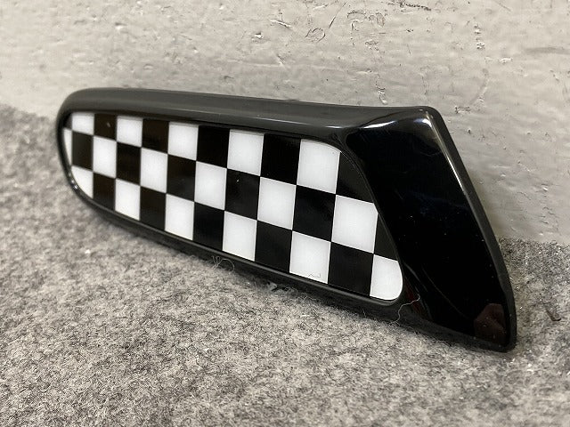 新品!F55/F56/F57 クーパー 純正 右 サイドスカットル トリム フェンダーバッジ 14275410/2410460 ブラック ソリッド MINI(150978)