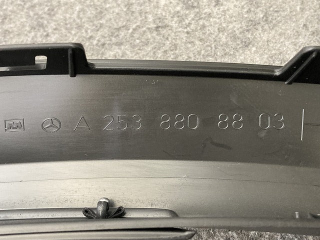 新品!GLCクラス W253/C253 純正 右 リア フェンダーアーチモール/オーバーフェンダー A 253 880 88 03 A2538808803 メルセデス(150983)