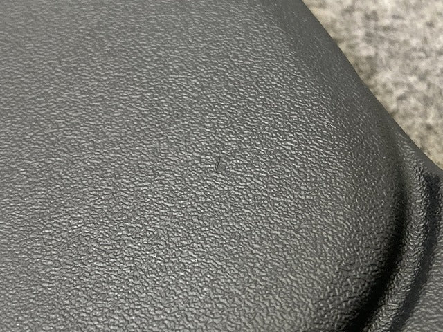 新品!Q3 8U系 純正 右 リア フェンダーアーチモール/オーバーフェンダー RH 8U0.853.818 8U08538184U8 素地 アウディ(150985)