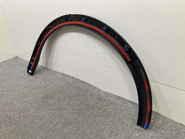 新品!Q3 8U系 純正 右 リア フェンダーアーチモール/オーバーフェンダー RH 8U0.853.818 8U08538184U8 素地 アウディ(150985)