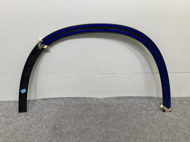 新品!GLAクラス X156 純正 右 フロント フェンダーアーチモール/オーバーフェンダー A156 885 24 22 1568852422 メルセデスベンツ(150986)