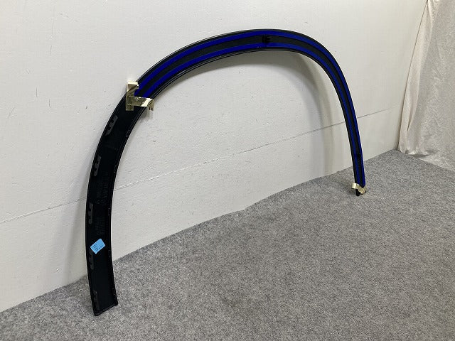 新品!GLAクラス X156 純正 右 フロント フェンダーアーチモール/オーバーフェンダー A156 885 24 22 1568852422 メルセデスベンツ(150986)