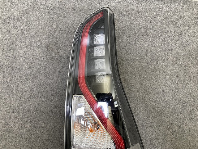 セレナ/ハイウェイスター C27/GFC27/GFNC27/HFC27 純正 後期 右 テールランプ/ライト/レンズ LED RH KOITO 220-23786 日産(150987)