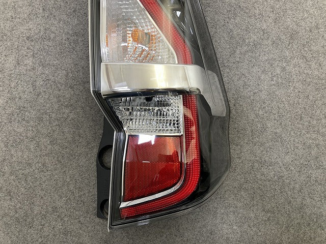 セレナ/ハイウェイスター C27/GFC27/GFNC27/HFC27 純正 後期 右 テールランプ/ライト/レンズ LED RH KOITO 220-23786 日産(150987)