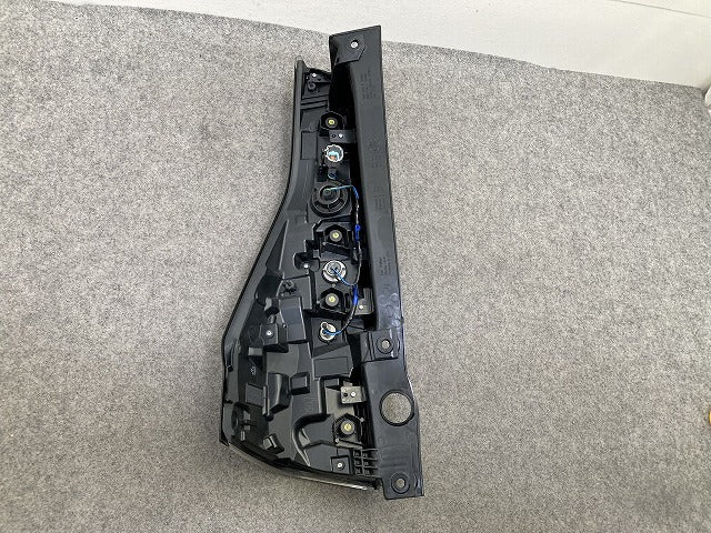 セレナ/ハイウェイスター C27/GFC27/GFNC27/HFC27 純正 後期 右 テールランプ/ライト/レンズ LED RH KOITO 220-23786 日産(150987)