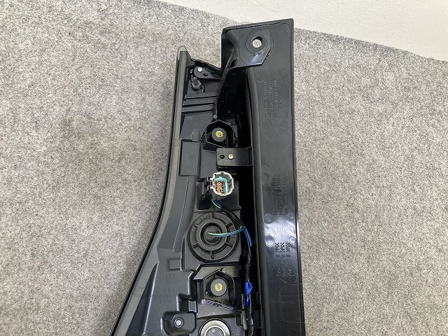 セレナ/ハイウェイスター C27/GFC27/GFNC27/HFC27 純正 後期 右 テールランプ/ライト/レンズ LED RH KOITO 220-23786 日産(150987)