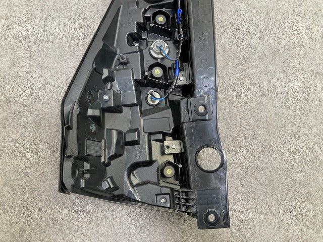 セレナ/ハイウェイスター C27/GFC27/GFNC27/HFC27 純正 後期 右 テールランプ/ライト/レンズ LED RH KOITO 220-23786 日産(150987)