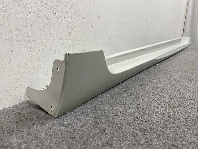 プリウス 50系/ZVW50/ZVW51/ZVW55 純正 右 サイドステップ/サイドスカート RH 75850-47030 ホワイトパールクリスタル 070 トヨタ(150992)