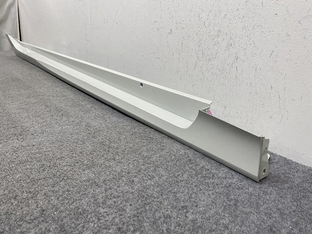 プリウス 50系/ZVW50/ZVW51/ZVW55 純正 右 サイドステップ/サイドスカート RH 75850-47030 ホワイトパールクリスタル 070 トヨタ(150992)