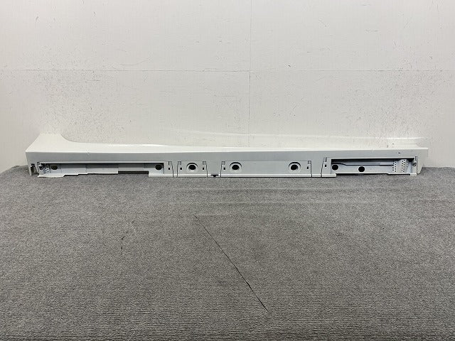 プリウス 50系/ZVW50/ZVW51/ZVW55 純正 右 サイドステップ/サイドスカート RH 75850-47030 ホワイトパールクリスタル 070 トヨタ(150992)