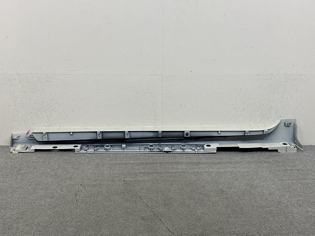プリウス 50系/ZVW50/ZVW51/ZVW55 純正 右 サイドステップ/サイドスカート RH 75850-47030 ホワイトパールクリスタル 070 トヨタ(150992)