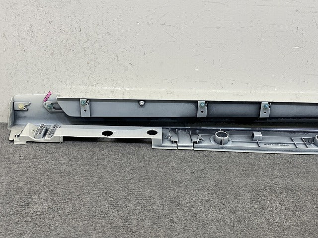プリウス 50系/ZVW50/ZVW51/ZVW55 純正 右 サイドステップ/サイドスカート RH 75850-47030 ホワイトパールクリスタル 070 トヨタ(150992)