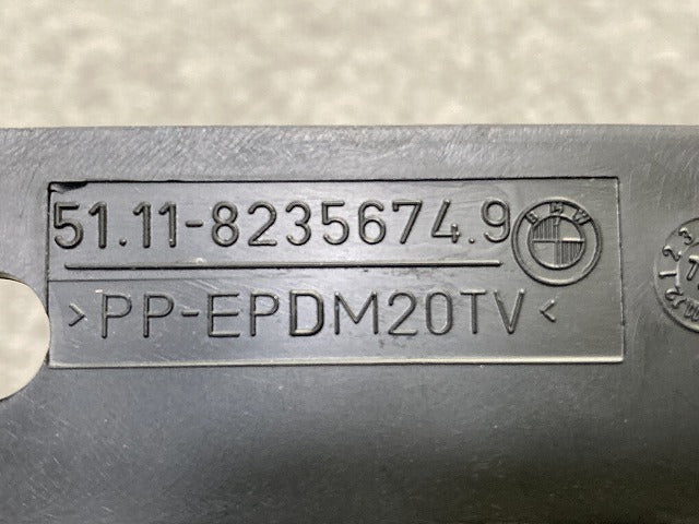 新品!5シリーズ E39 純正 左 フロント バンパー ロア グリル LH 51.11-8235674.9 51118235674 素地 BMW(151003)