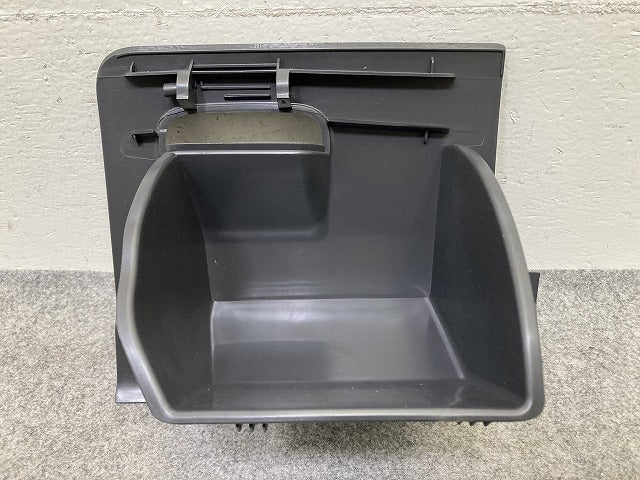 新品!ゴルフ5/GOLFⅤ 1K系 純正 ダッシュボード 小物入れ 収納 1K2 857 919 F/923 K 1K28579191F71N 素地 フォルクスワーゲン(151005)