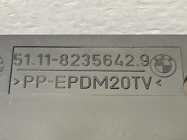 新品!5シリーズ E39 純正 右 フロント バンパー ロア グリル RH 51.11-8235642.9 51118235642 素地 BMW(151007)