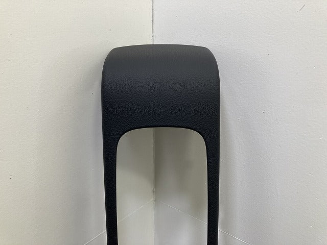 新品!Cクラス A205 純正 リア センターコンソール トリム A 205 689 07 00 20568907009H23 素地 メルセデスベンツ(151017)
