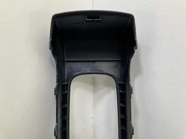 新品!Cクラス A205 純正 リア センターコンソール トリム A 205 689 07 00 20568907009H23 素地 メルセデスベンツ(151017)