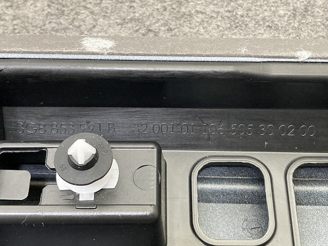 新品!アルティオン 3H系 純正 右 リア ドア モール/プロテクター 3G8 853 991B 3G8854899GRU 未塗装 フォルクスワーゲン(151030)