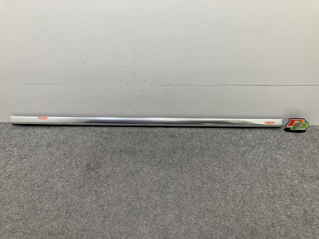 新品!Cクラス S205 純正 左 リア ドア ベルトモール ウインドウモール LH A2057306706 メッキ メルセデスベンツ(151086)
