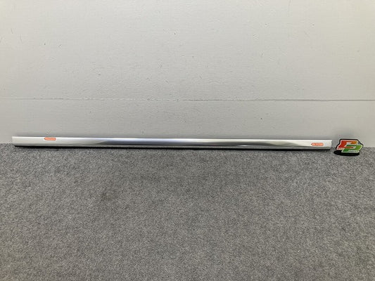 新品!Cクラス S205 純正 左 リア ドア ベルトモール ウインドウモール LH A2057306706 メッキ メルセデスベンツ(151086)