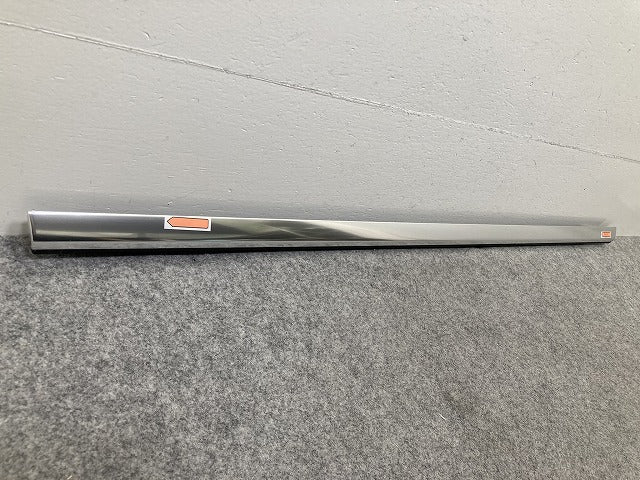 新品!Cクラス S205 純正 左 リア ドア ベルトモール ウインドウモール LH A2057306706 メッキ メルセデスベンツ(151086)