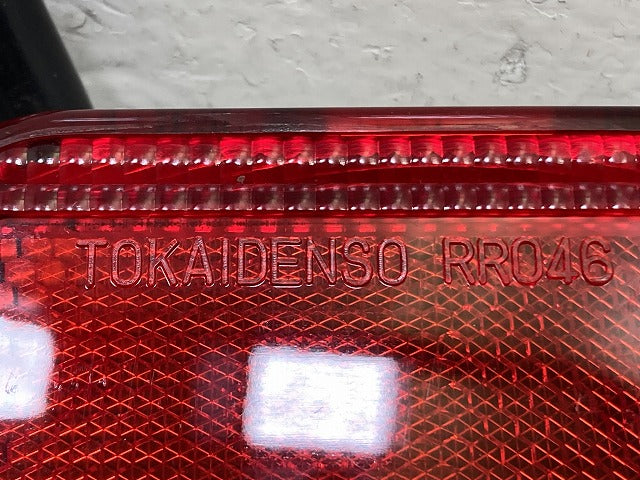 キャリイ トラック DA16T 純正 右 テールランプ/ライト/レンズ ハロゲン RH TOKAIDENSO RR046 26550-4A00M スズキ(151090)