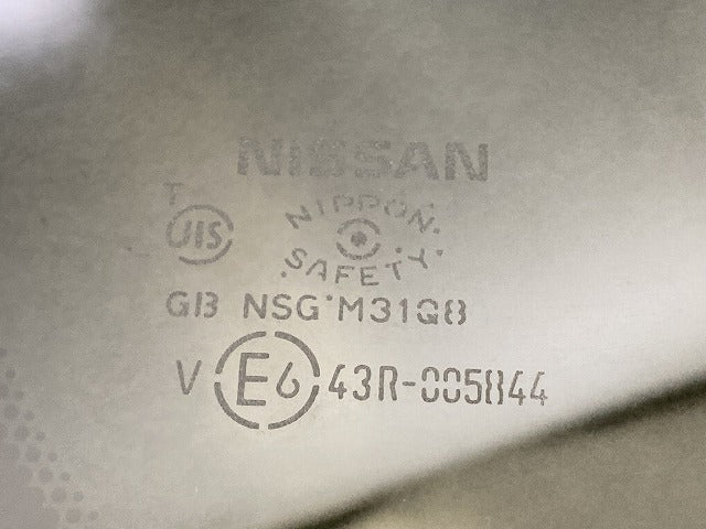 ノート/NOTE E12/NE12/HE12/ANE12 純正 左 クォーター ガラス 43R-005844 83301-3VA2B 日産(151132)
