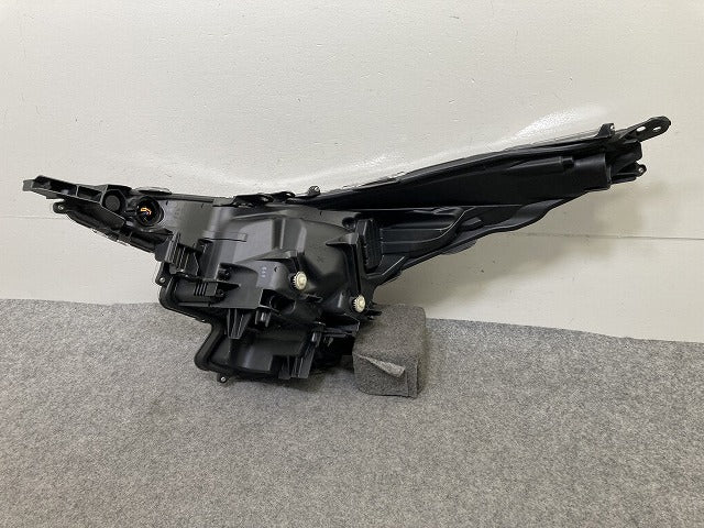 プリウス 50系 ZVW50/ZVW51/ZVW55 純正 前期 右 ヘッドライト/ランプ LED AFS無 刻印C2 RH KOITO 47-75 81145-47691 トヨタ(151155)