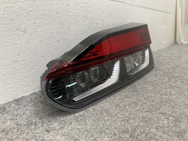 カローラ クロス ZVG11/ZVG15/ZVG13/ZVG16 純正 右 フィニッシャーランプ/テールランプ LED 刻印NR HASCO 16-181 81581-16041(151177)