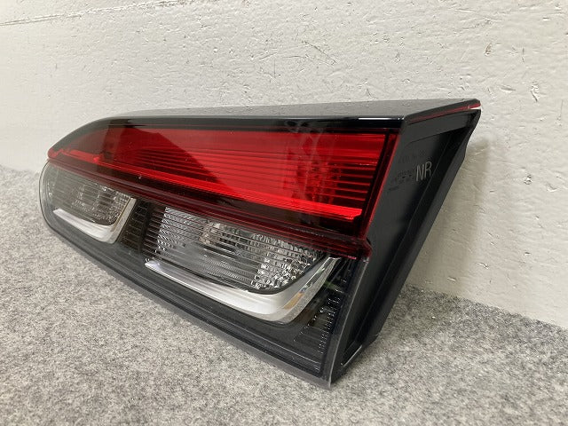 カローラ クロス ZVG11/ZVG15/ZVG13/ZVG16 純正 右 フィニッシャーランプ/テールランプ LED 刻印NR HASCO 16-181 81581-16041(151177)