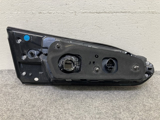 カローラ クロス ZVG11/ZVG15/ZVG13/ZVG16 純正 右 フィニッシャーランプ/テールランプ LED 刻印NR HASCO 16-181 81581-16041(151177)