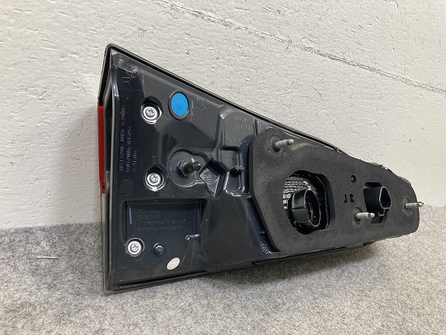 カローラ クロス ZVG11/ZVG15/ZVG13/ZVG16 純正 右 フィニッシャーランプ/テールランプ LED 刻印NR HASCO 16-181 81581-16041(151177)