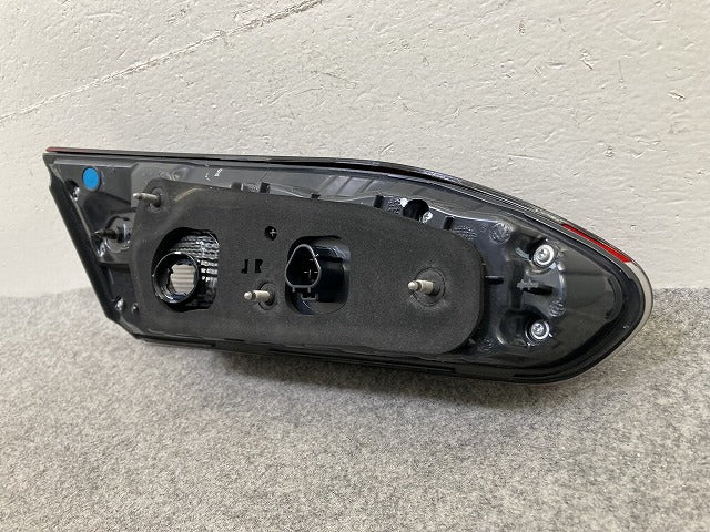 カローラ クロス ZVG11/ZVG15/ZVG13/ZVG16 純正 右 フィニッシャーランプ/テールランプ LED 刻印NR HASCO 16-181 81581-16041(151177)