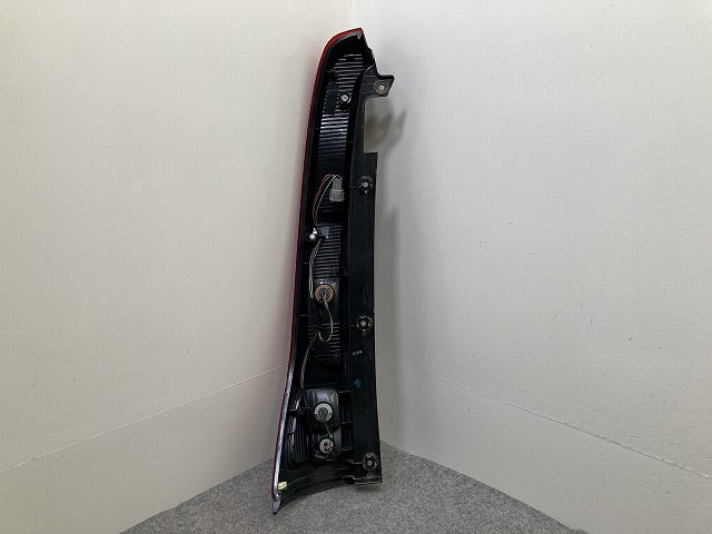 セレナ/ライダー/Rider C25/NC25 純正 前期 右 テールランプ/ライト/レンズ ハロゲン ICHIKOH D008 26550-1A20A 素地 日産(151179)