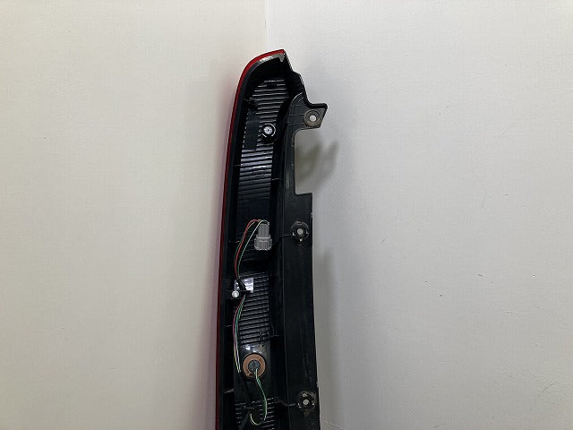 セレナ/ライダー/Rider C25/NC25 純正 前期 右 テールランプ/ライト/レンズ ハロゲン ICHIKOH D008 26550-1A20A 素地 日産(151179)