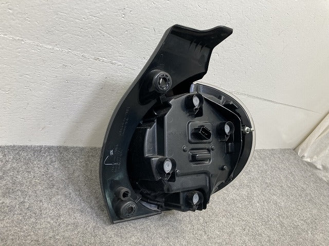 キャスト LA250S/LA260S 純正 左 テールランプ/ライト/レンズ ハロゲン LH TOKAIDENSO 20519 L 81560-B2680 ダイハツ(151181)