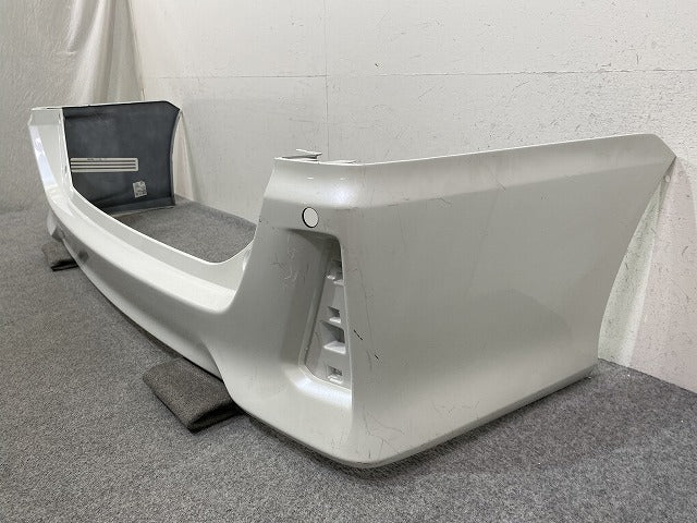ヴォクシー/ノア 80系/ZRR80/ZRR85 ハイブリッド/ZWR80 純正 リア バンパー Rバンパー 52159-28630 ホワイトパール 070 トヨタ(151201)