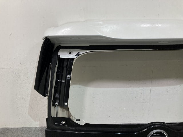 セレナ C28/NC28/FC28/FNC28 e-POWER/GC28/GFC28 純正 リアゲート/バックドア/リアハッチ 内張り付 90010 7DA0A ブラック XKJ 日産(151207)