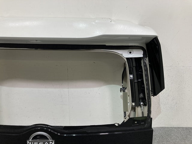 セレナ C28/NC28/FC28/FNC28 e-POWER/GC28/GFC28 純正 リアゲート/バックドア/リアハッチ 内張り付 90010 7DA0A ブラック XKJ 日産(151207)
