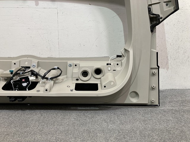 セレナ C28/NC28/FC28/FNC28 e-POWER/GC28/GFC28 純正 リアゲート/バックドア/リアハッチ 内張り付 90010 7DA0A ブラック XKJ 日産(151207)