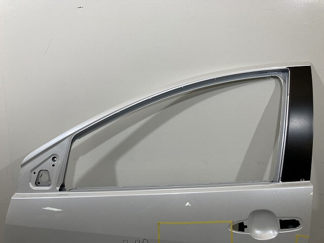 ヤリス KSP210/MXPA10/MXPA15/MXPH10/MXPH15 純正 左 フロント ドア プラチナホワイトパールマイカ 089 トヨタ(151210)