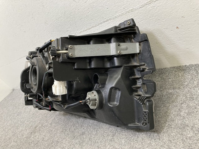 ミニキャブ/クリッパー U61T/U62T/U61V/U62V/U71V/U72V 純正 左 ヘッドライト/ランプ ハロゲン LH STANLEY P5701 三菱(151228)