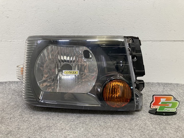ミニキャブ/クリッパー U61T/U62T/U61V/U62V/U71V/U72V 純正 右 ヘッドライト/ランプ ハロゲン RH STANLEY P5701 三菱(151229)